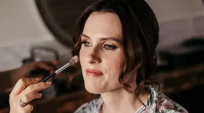 Erin Delahunty Makeup & Hair Stylist