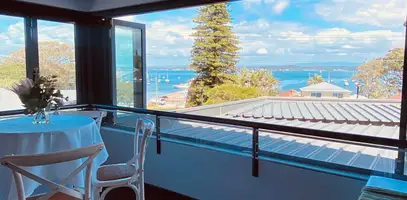 Gunyah Hotel - The Lake View Room