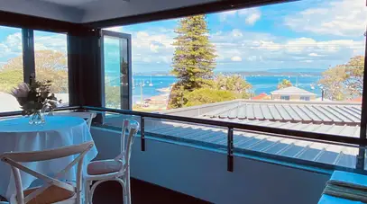 Gunyah Hotel - The Lake View Room