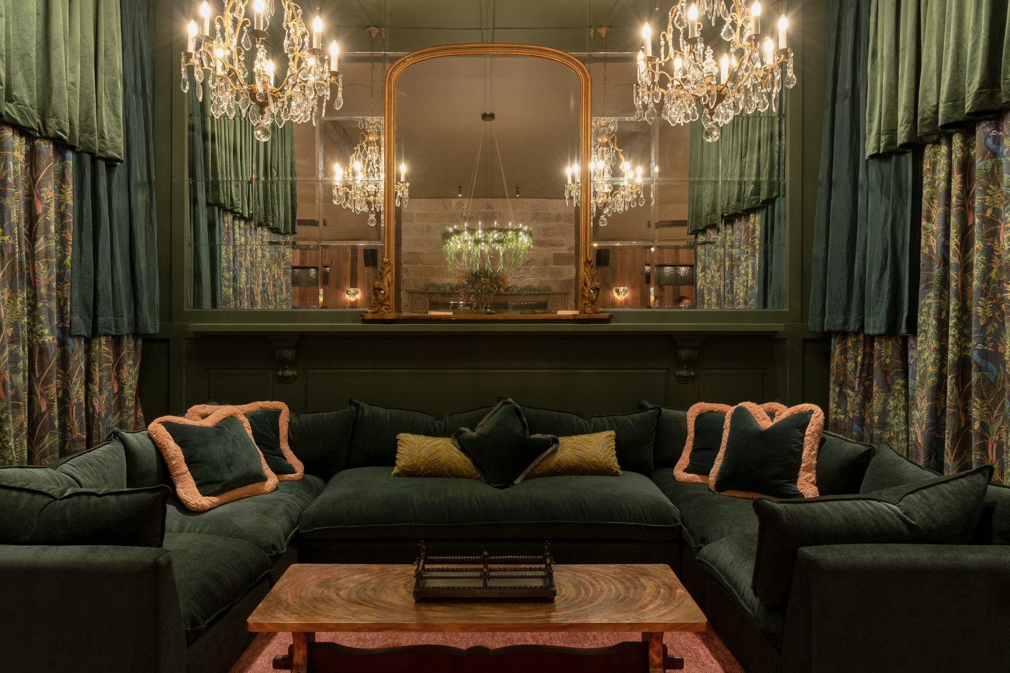 Saddles Mount White-2439943