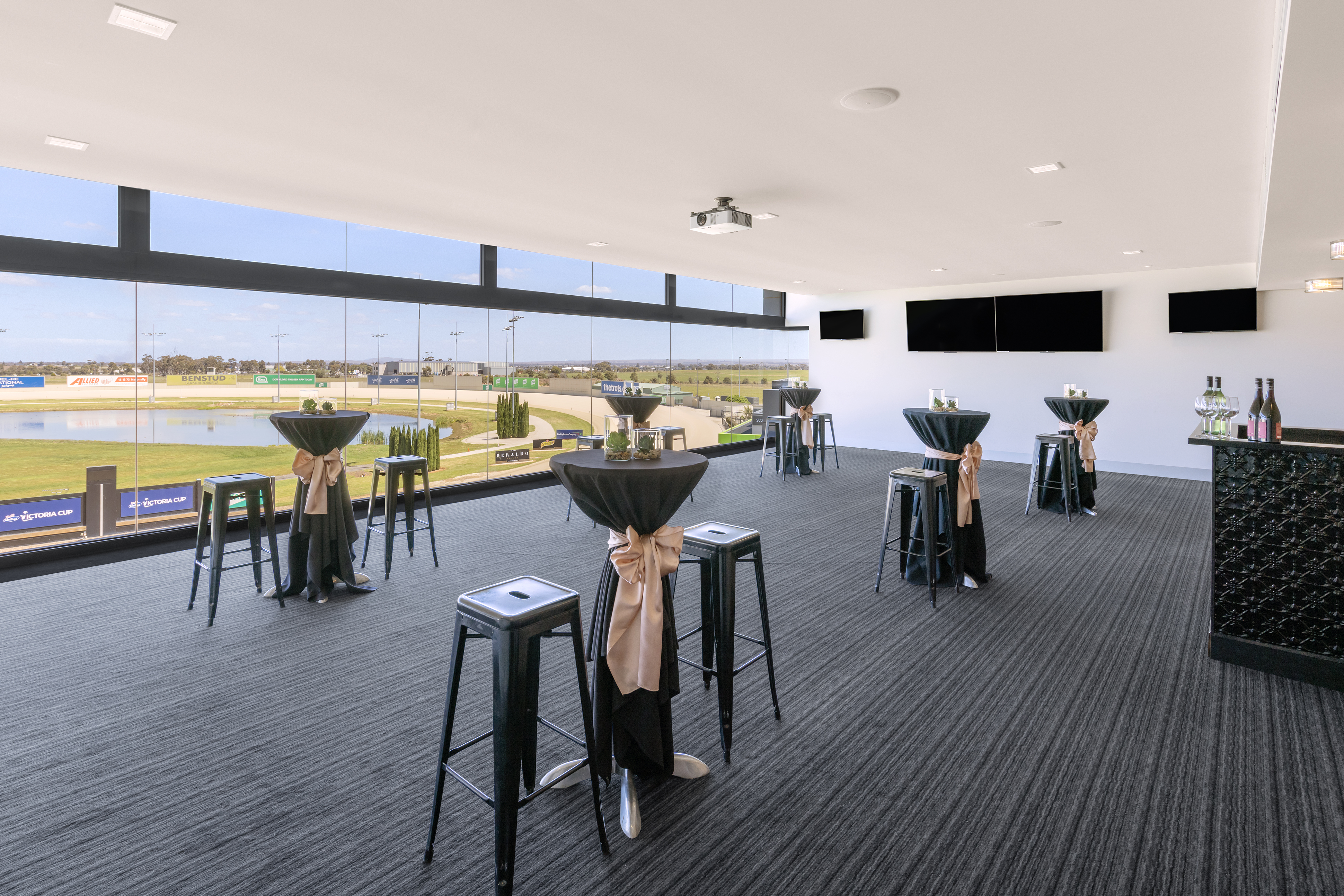 MELTON ENTERTAINMENT PARK-2371874