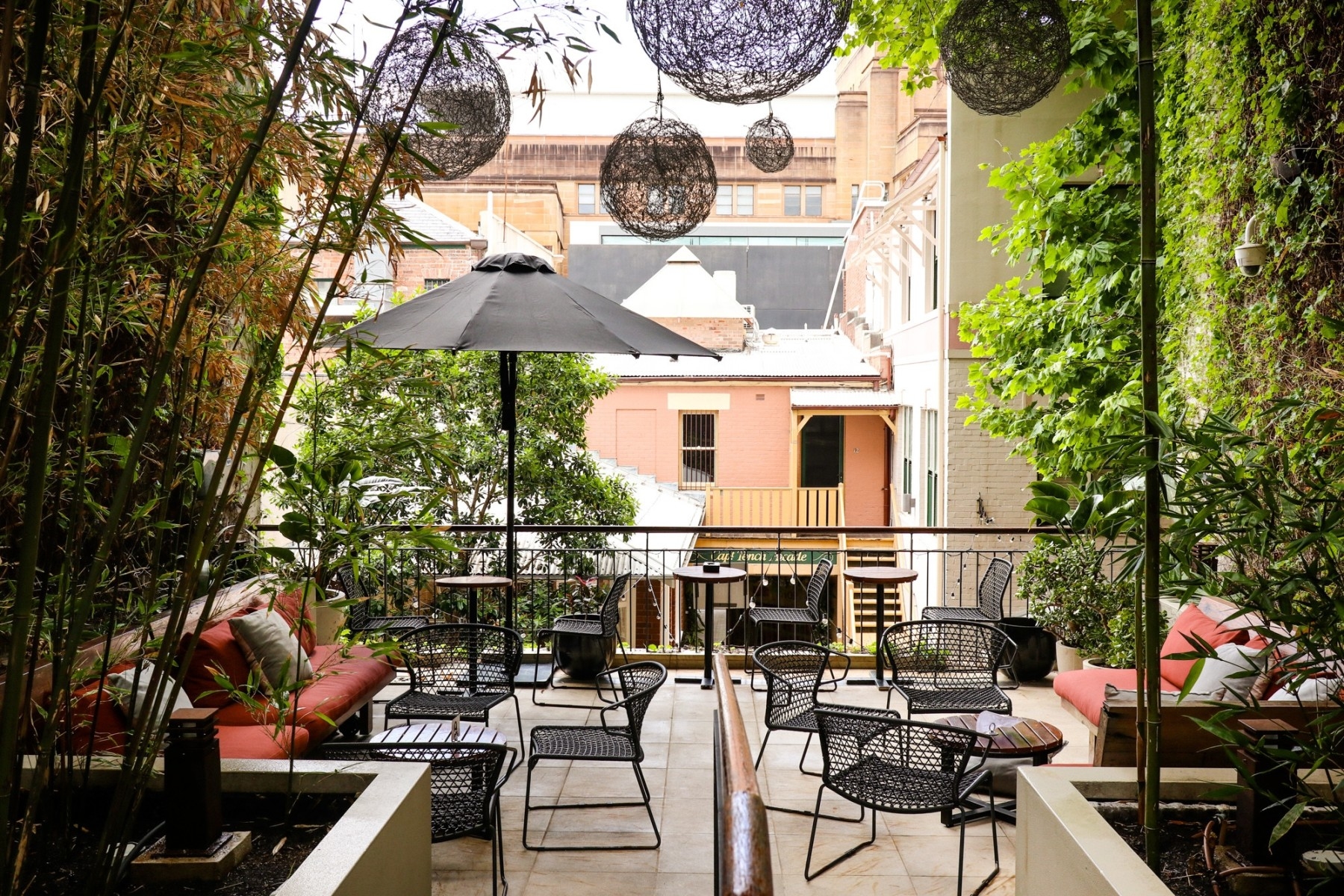 Harbour Rocks Hotel-2366372