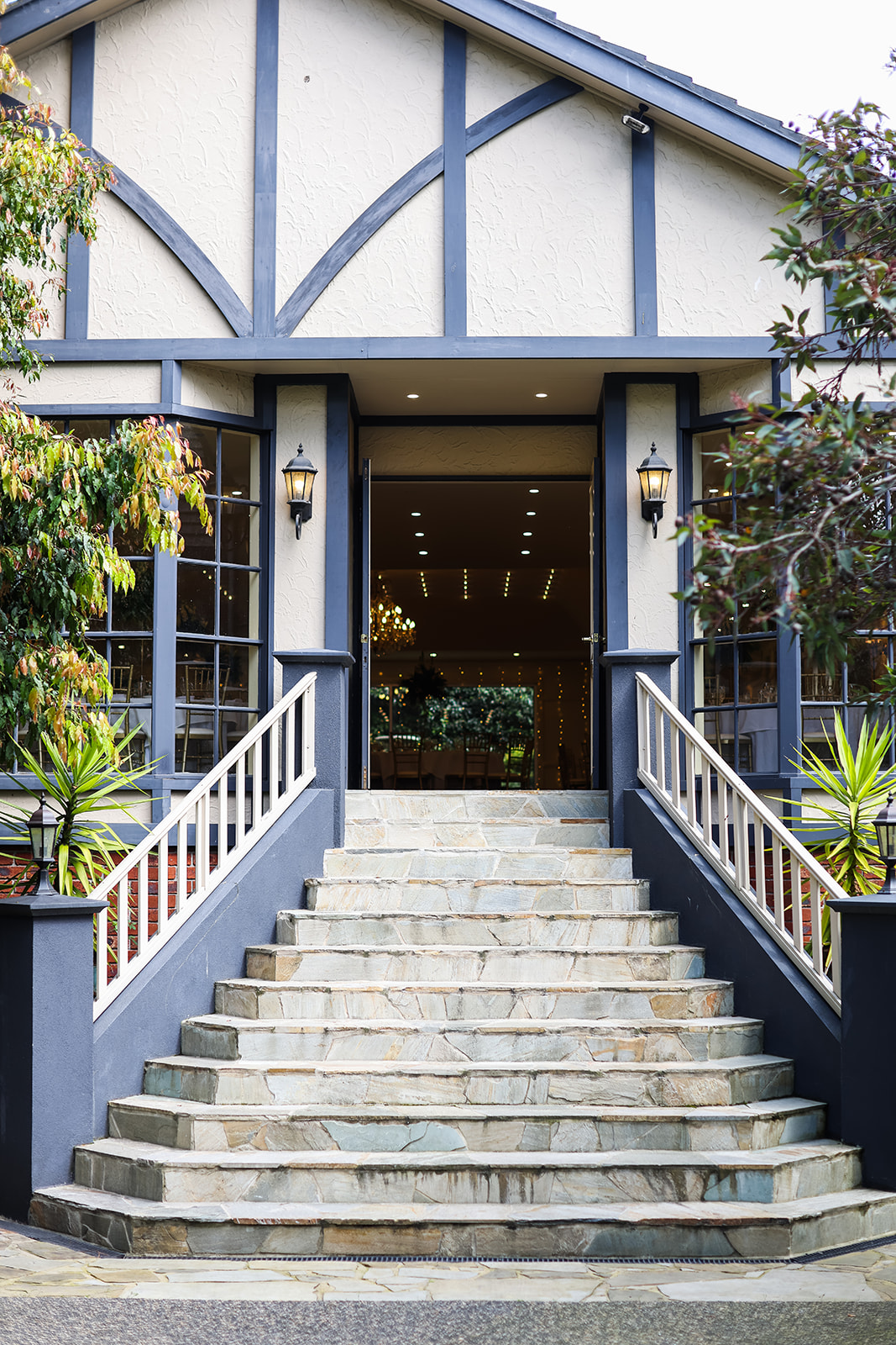 Elizabethan Lodge-2220696