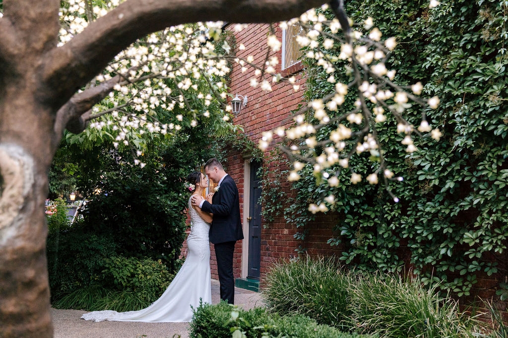 Elizabethan Lodge-1775146