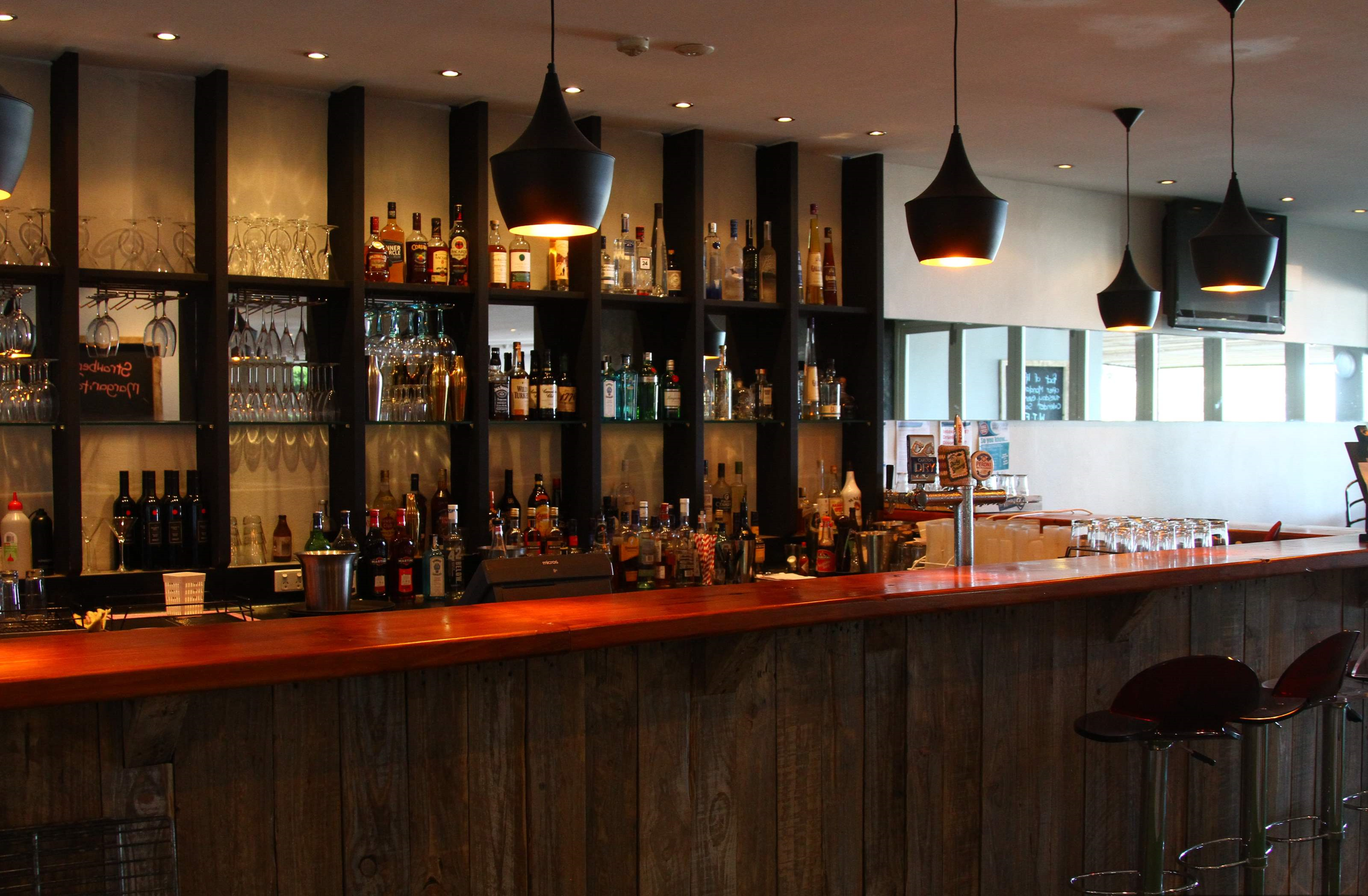 Lorne Central-785735