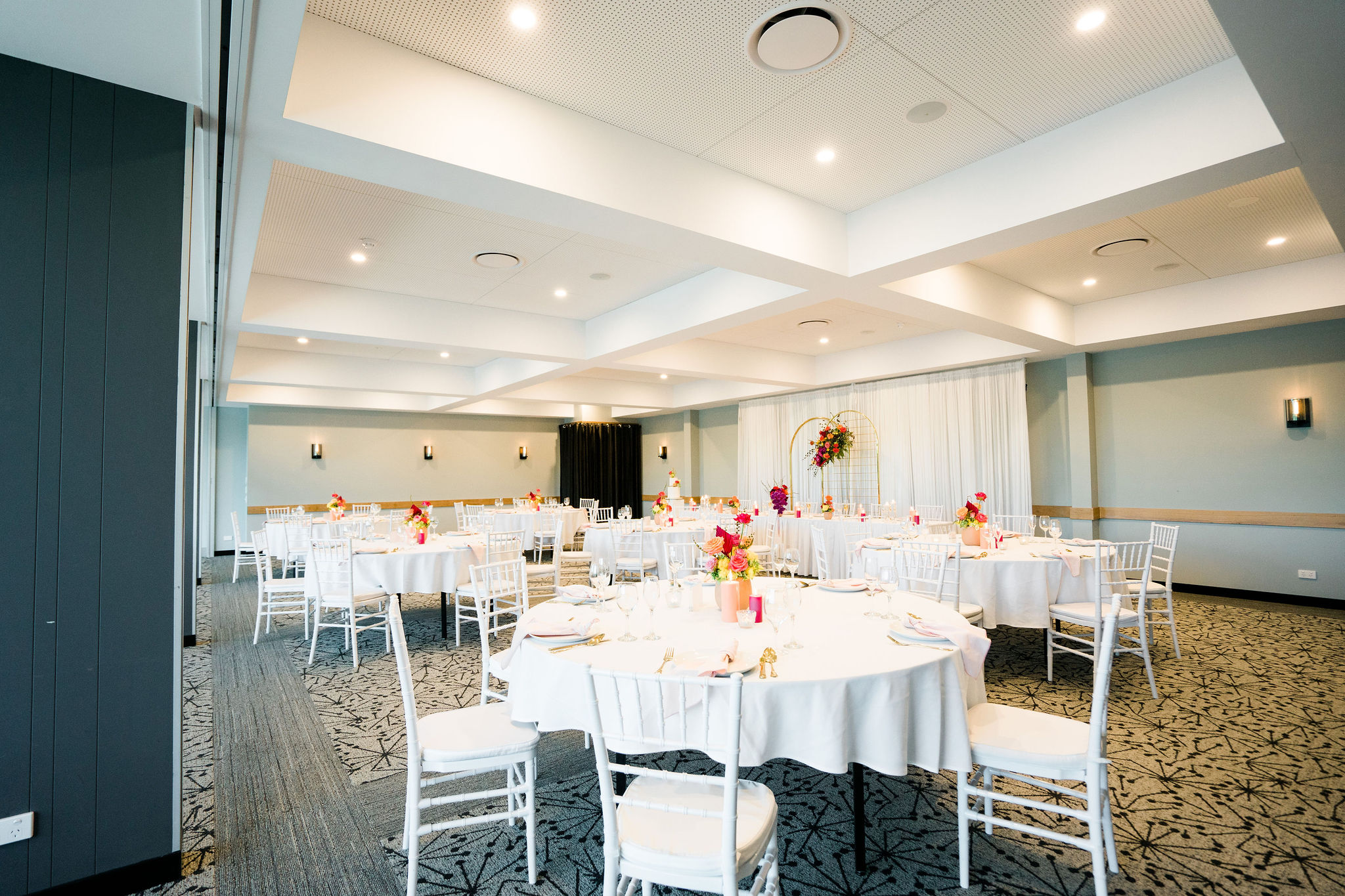 North Lakes Hotel-2164257