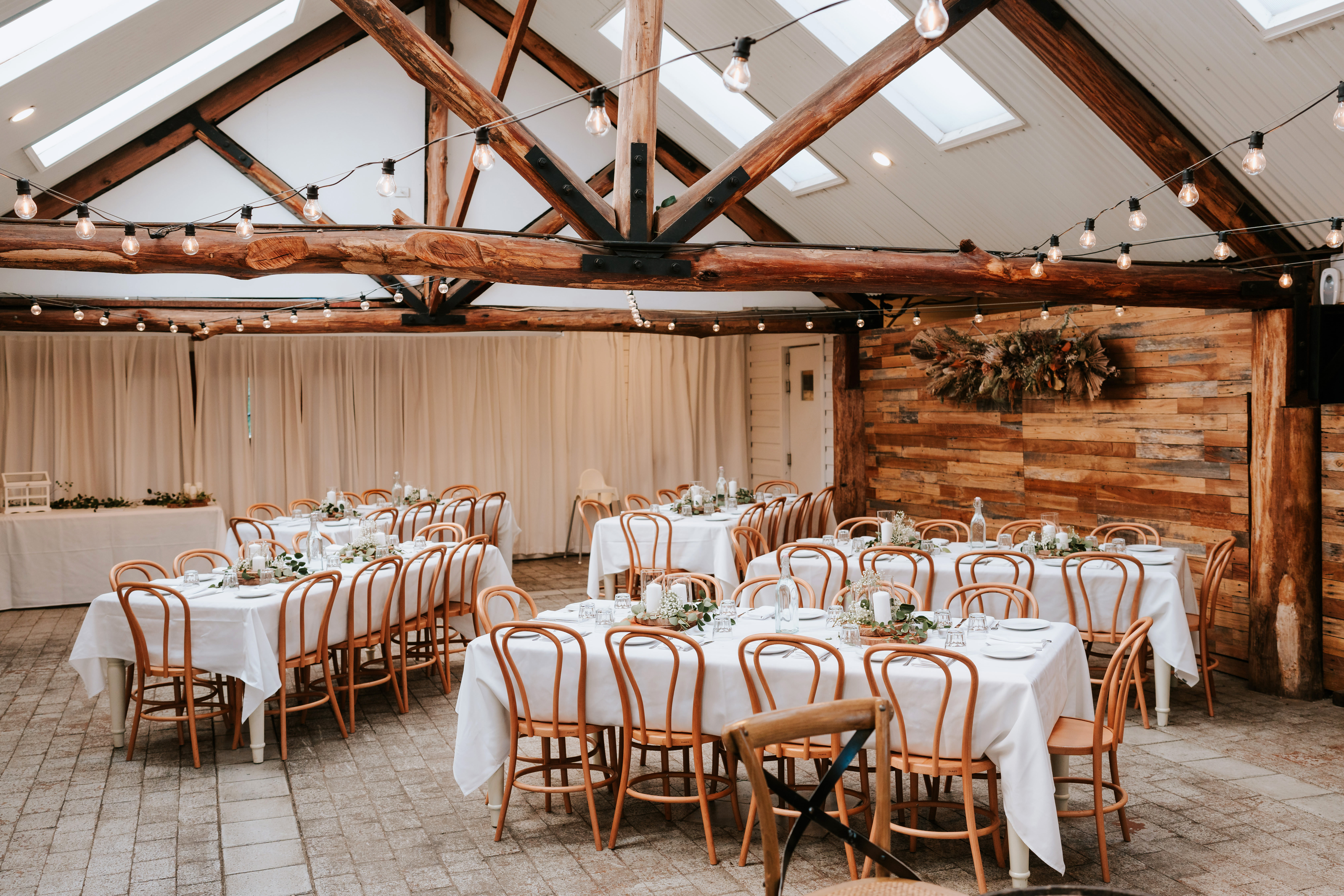 Robertson Public House Rustic Weddings-2412357