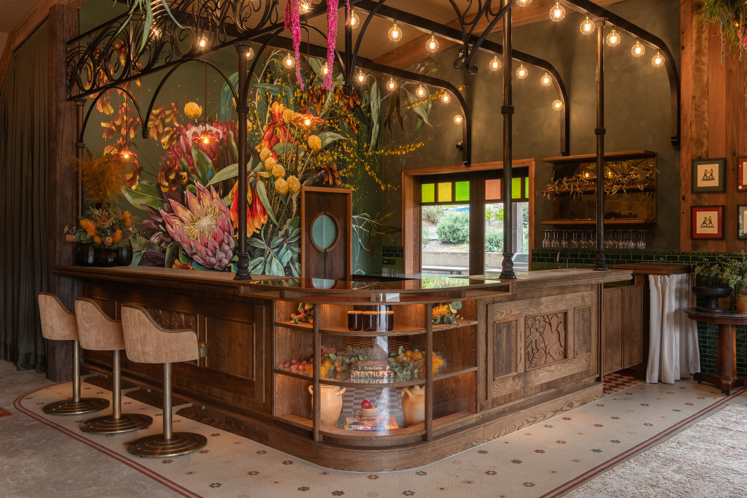 Saddles Mount White-2442879