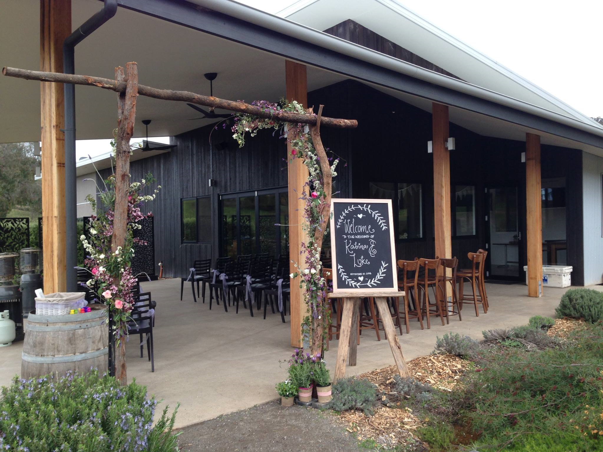 Amongst The Sticks Restaurant and Catering-1490904