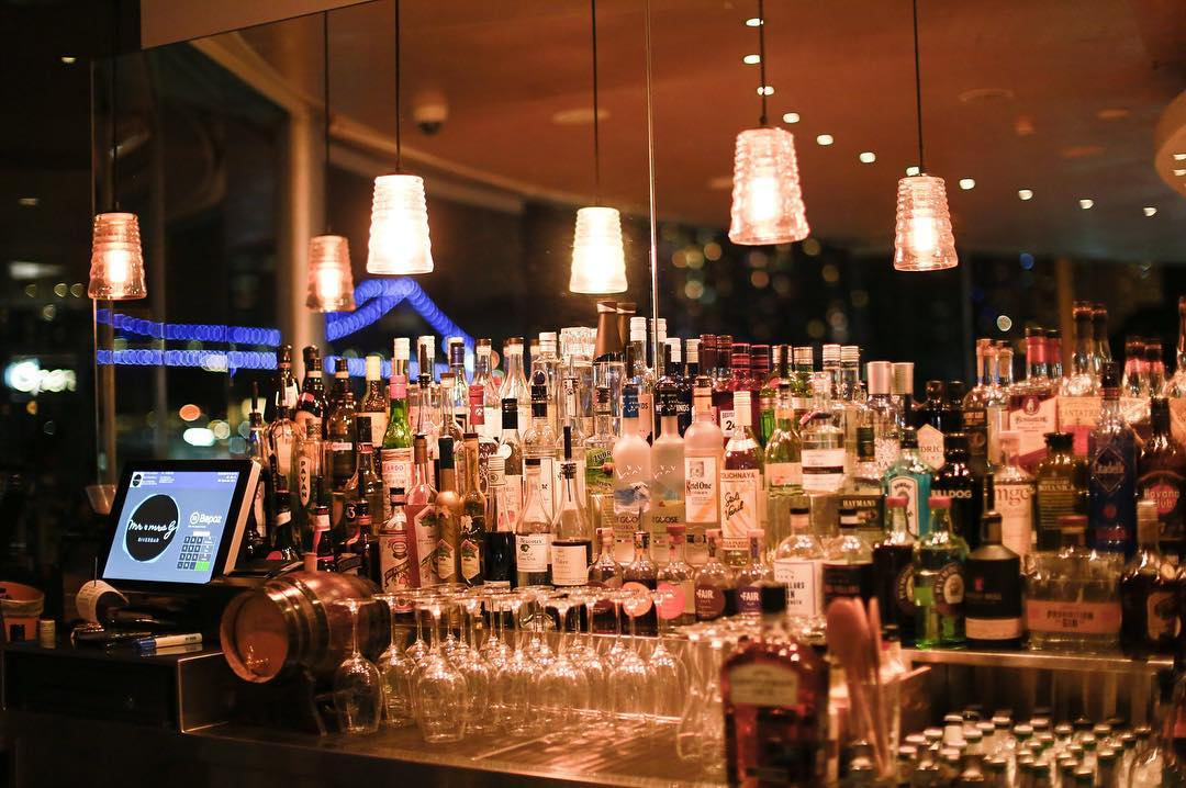 Mr & Mrs G Riverbar-1588549