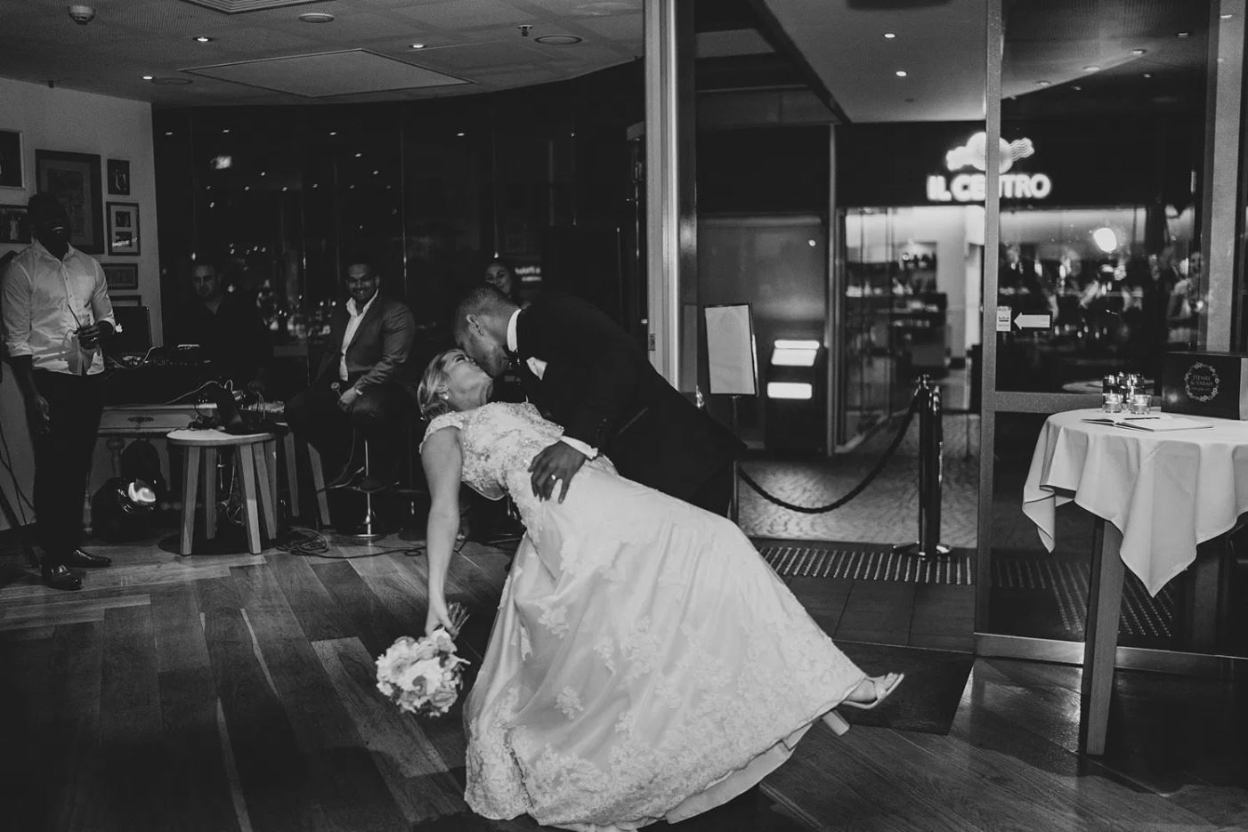 Mr & Mrs G Riverbar-1588561