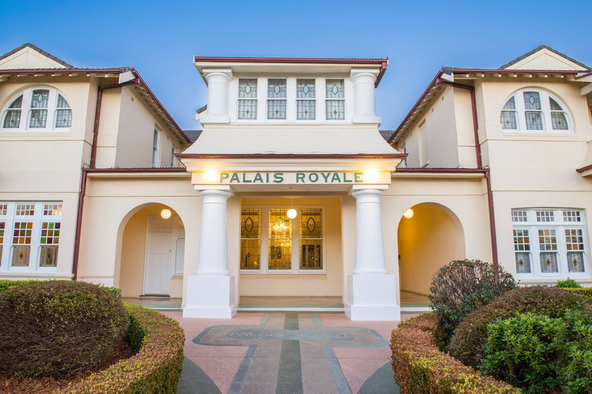 Palais Royale - Blue Mountains-1957318