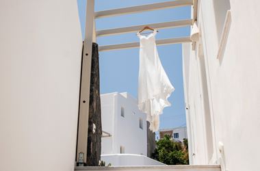 Dream destination: Kerri and Tony’s modern wedding in Santorini