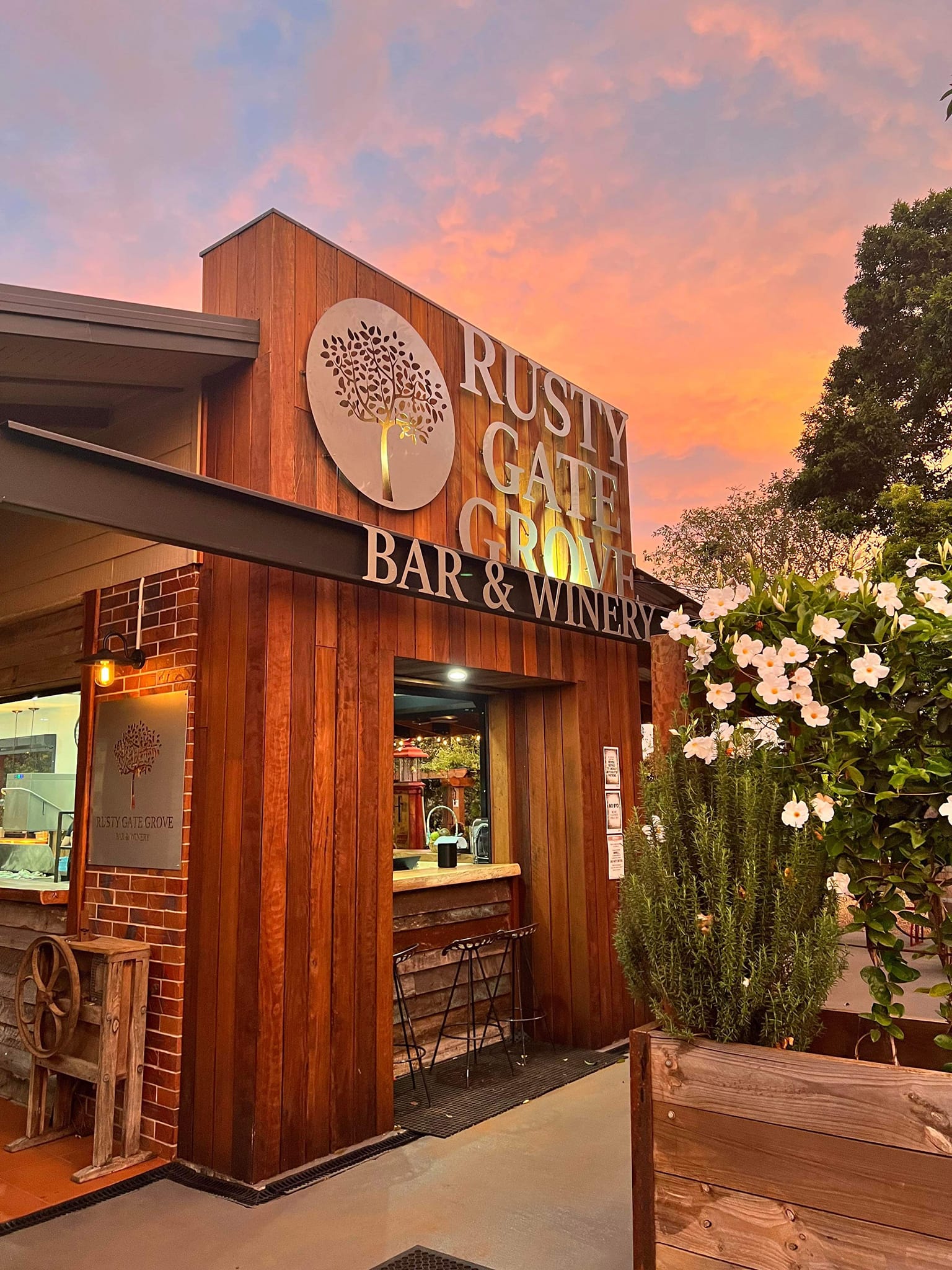 Rusty Gate Grove Bar & Winery Wedding Venues Childers Easy Weddings