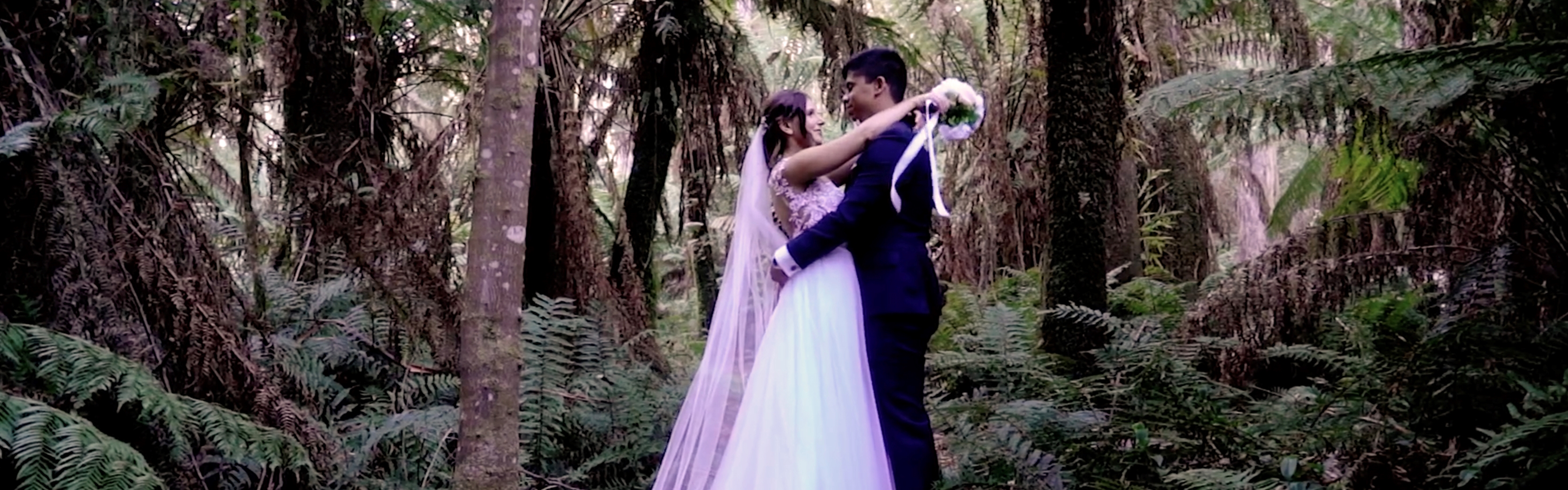 374d92c9-1cf9-4d42-b604-61243d76b16e-SARAH CHRIS FIRST KISS 2.jpg