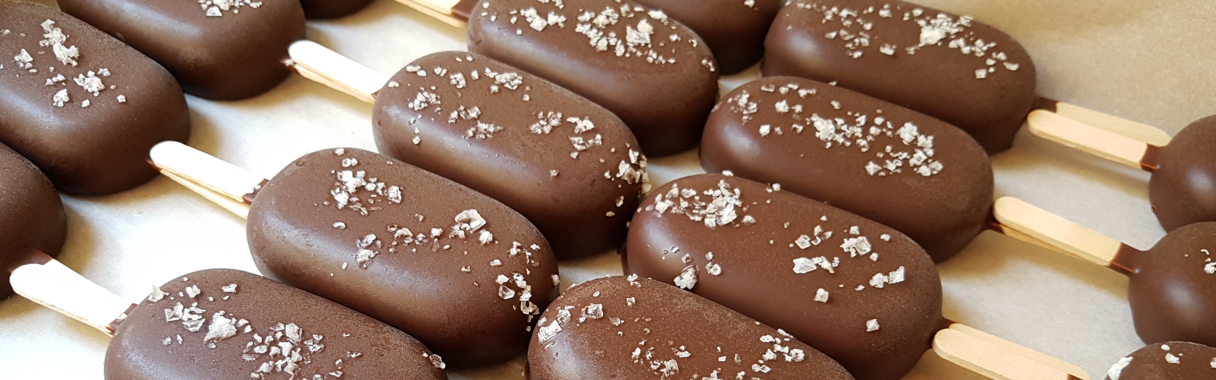 4a82d17e-c7db-450e-a5b9-beeef612fffc-Salted Caramel in box.jpg
