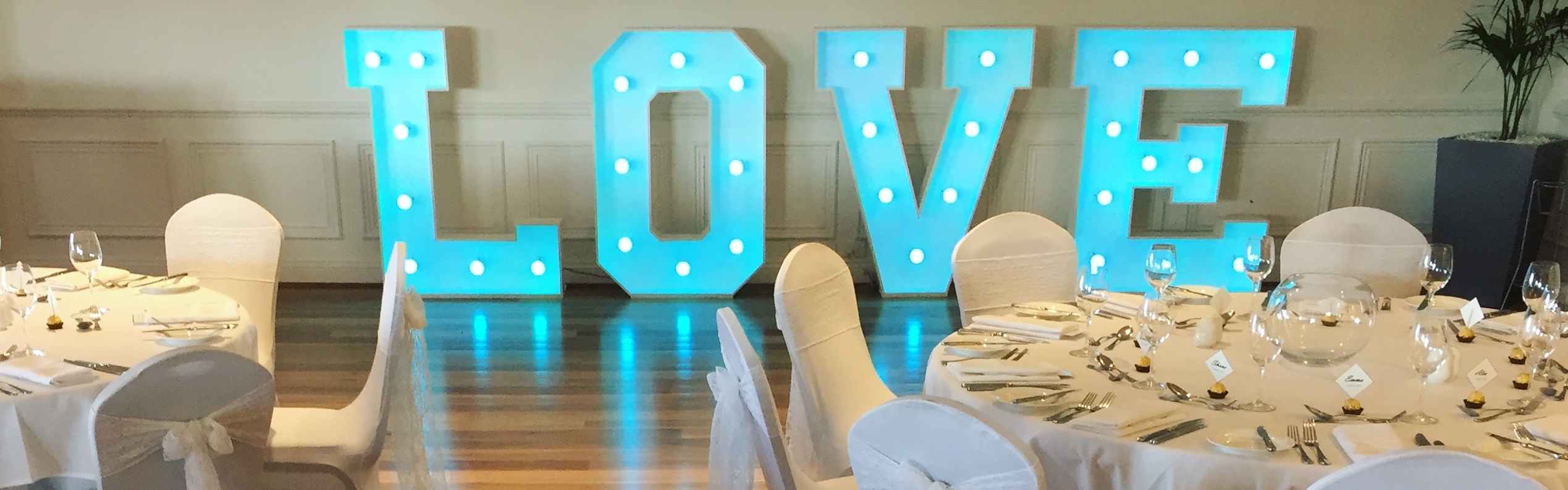 69135260-7040-41ac-be52-9baf7dde7eb0-Turquoise LOVE sign in room.jpg