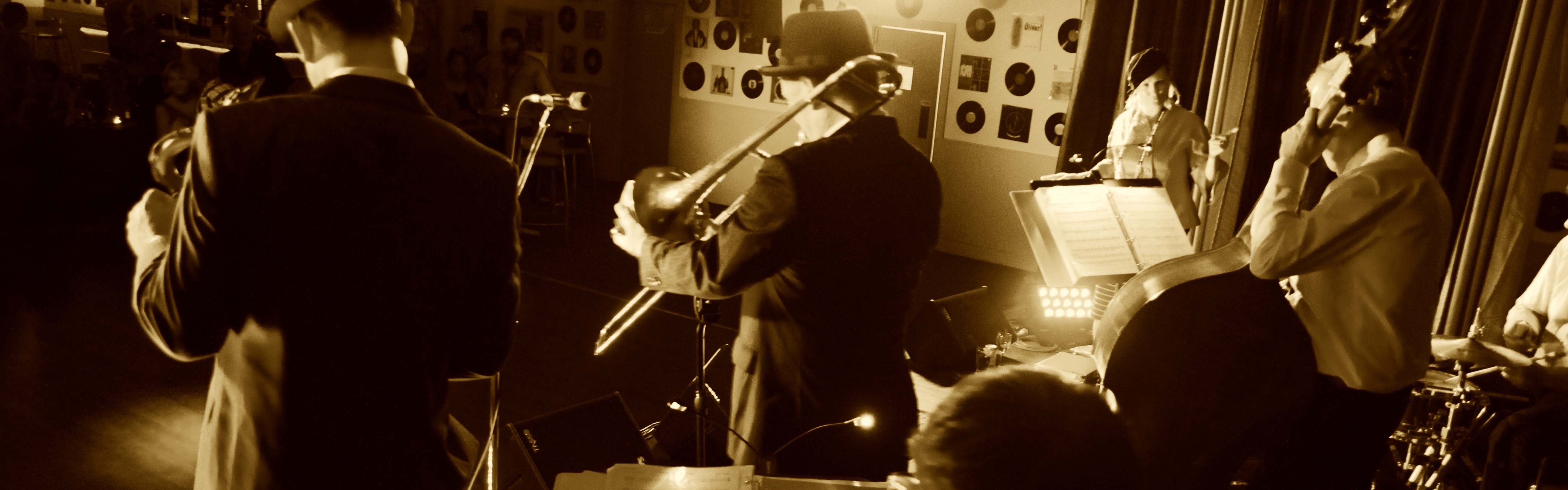 8200e4da-132f-429a-9734-abf56224e077-Back o da band Sepia.jpg