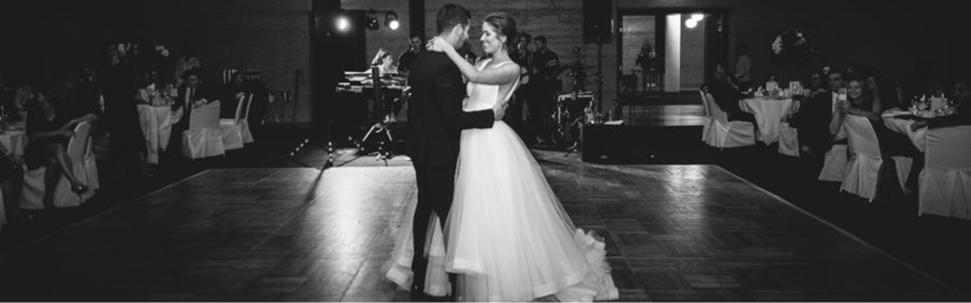 Bride & groom on the dance floor