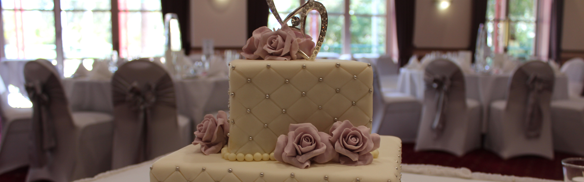 Elegant wedding cake