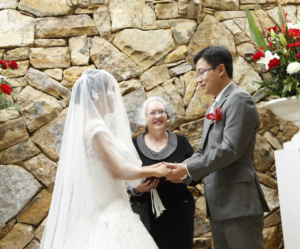 Lisa Joy Teasdale - Life Celebrant