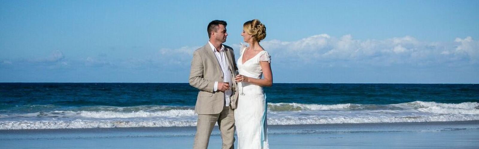 Queensland Wedding Celebrant - Lynne Fox