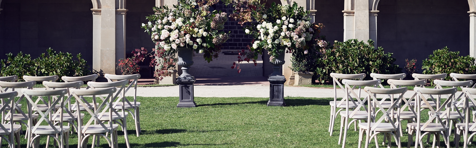 b5b0419f-030c-42be-8475-98495e89e131-LR_K-R-Werribee-mansion-Wedding-lost-in-love 270.jpg