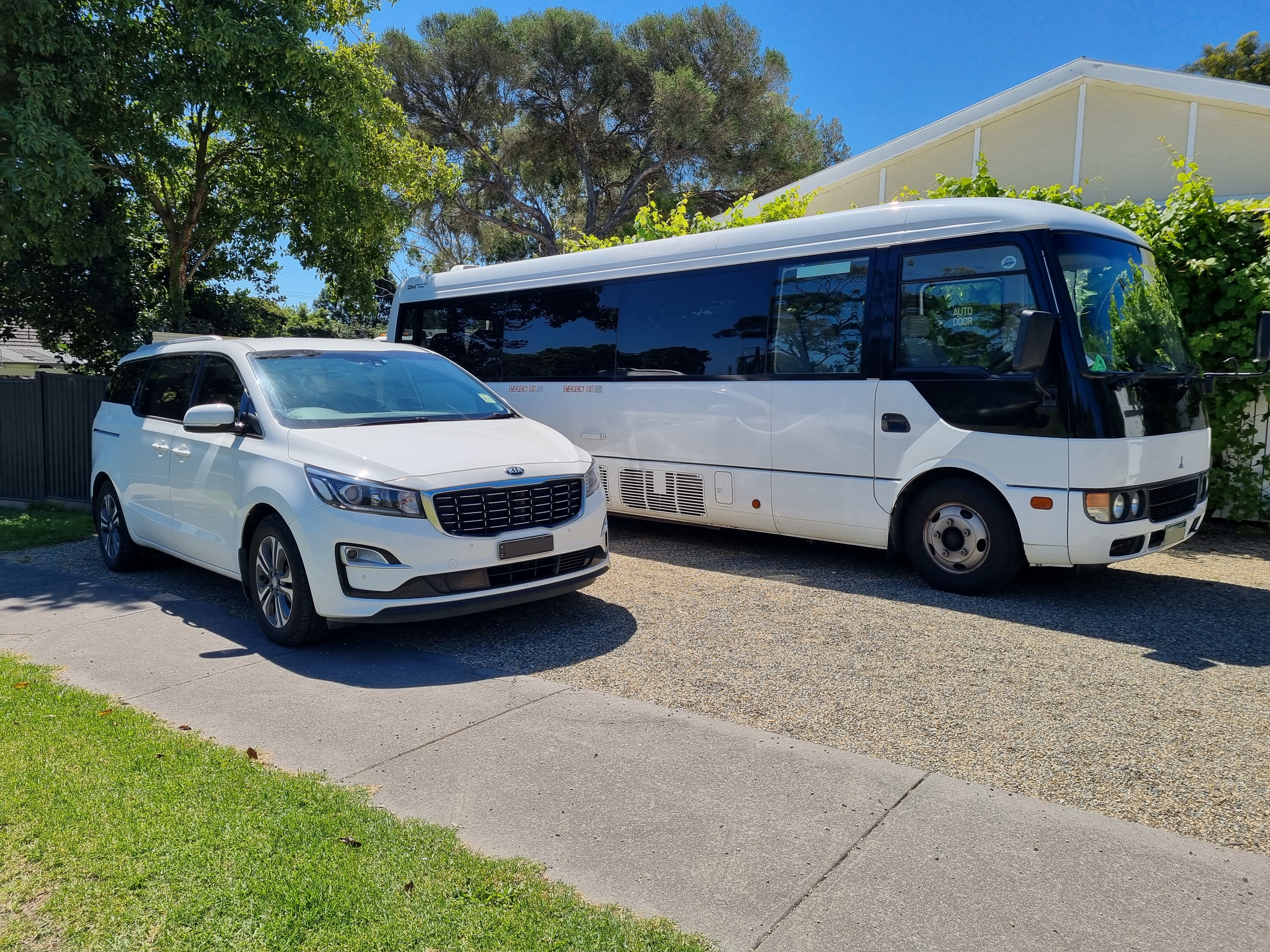 Beau's Bus Charters SupplierHero Wedding Cars