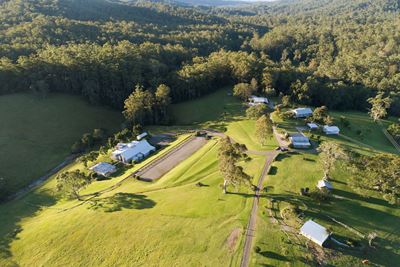 Cowbell Creek SupplierProfileLive Wedding Venues