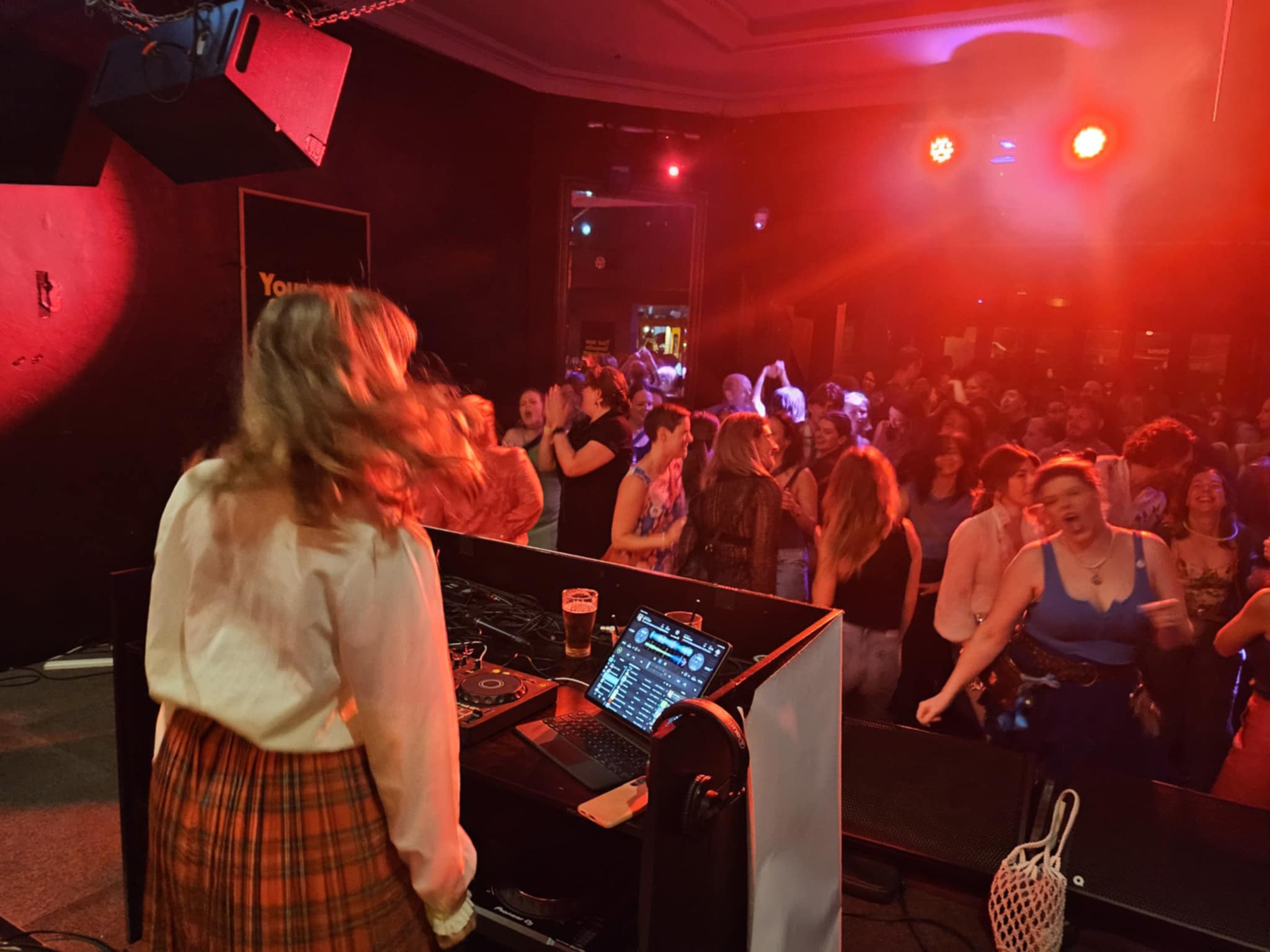 DJ Ellen Hookey SupplierHero Wedding Music