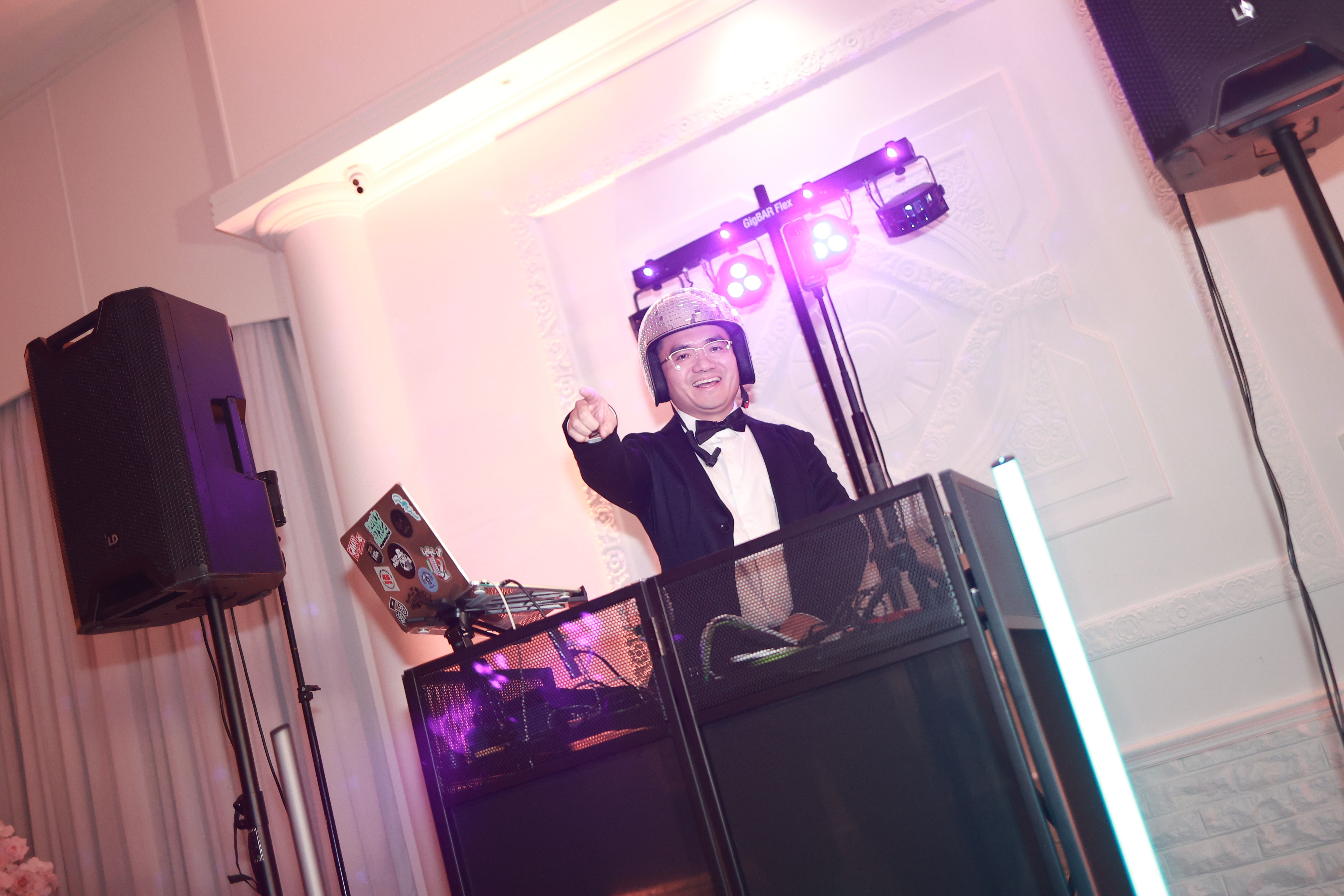 DJ Evan & Photobooth  - Chinese & English Wedding DJ SupplierHero Wedding Music