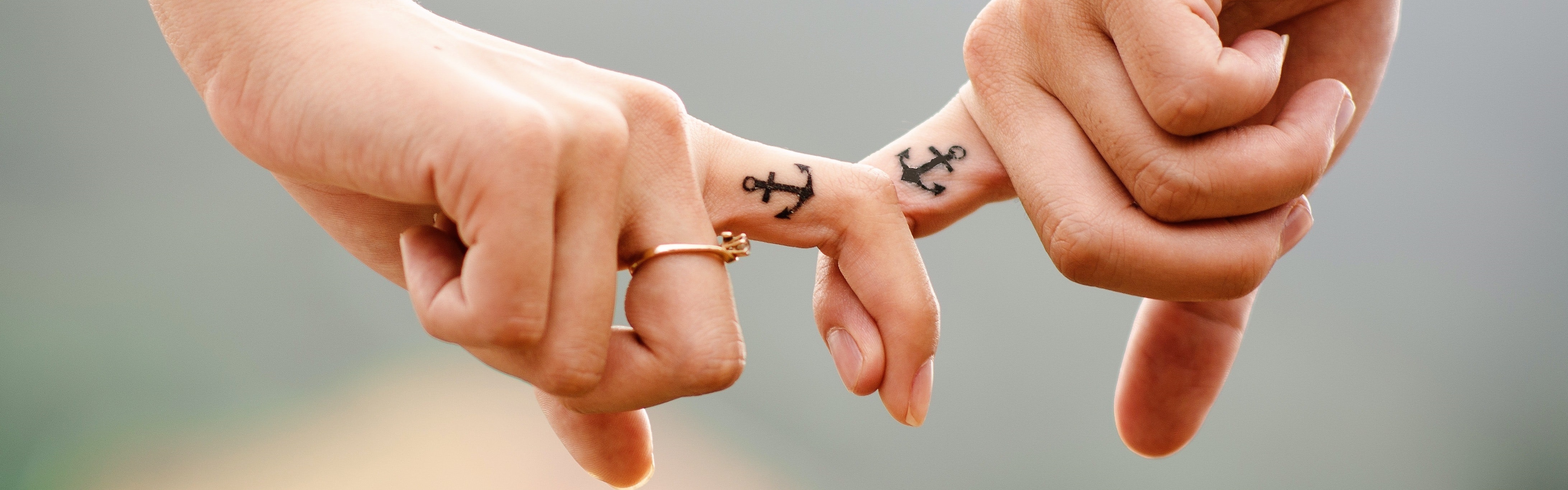eb1b2128-e2d5-4512-a580-b4da24a6a610-anchor-couple-fingers-38870 - Copy (2).jpg