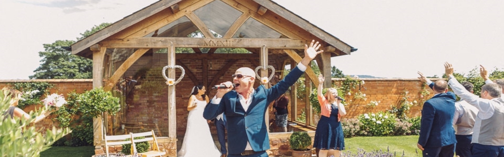 ee1cf6db-02fa-4e6b-bc31-f45ecedd1751-Love Actually hereo 7.jpg