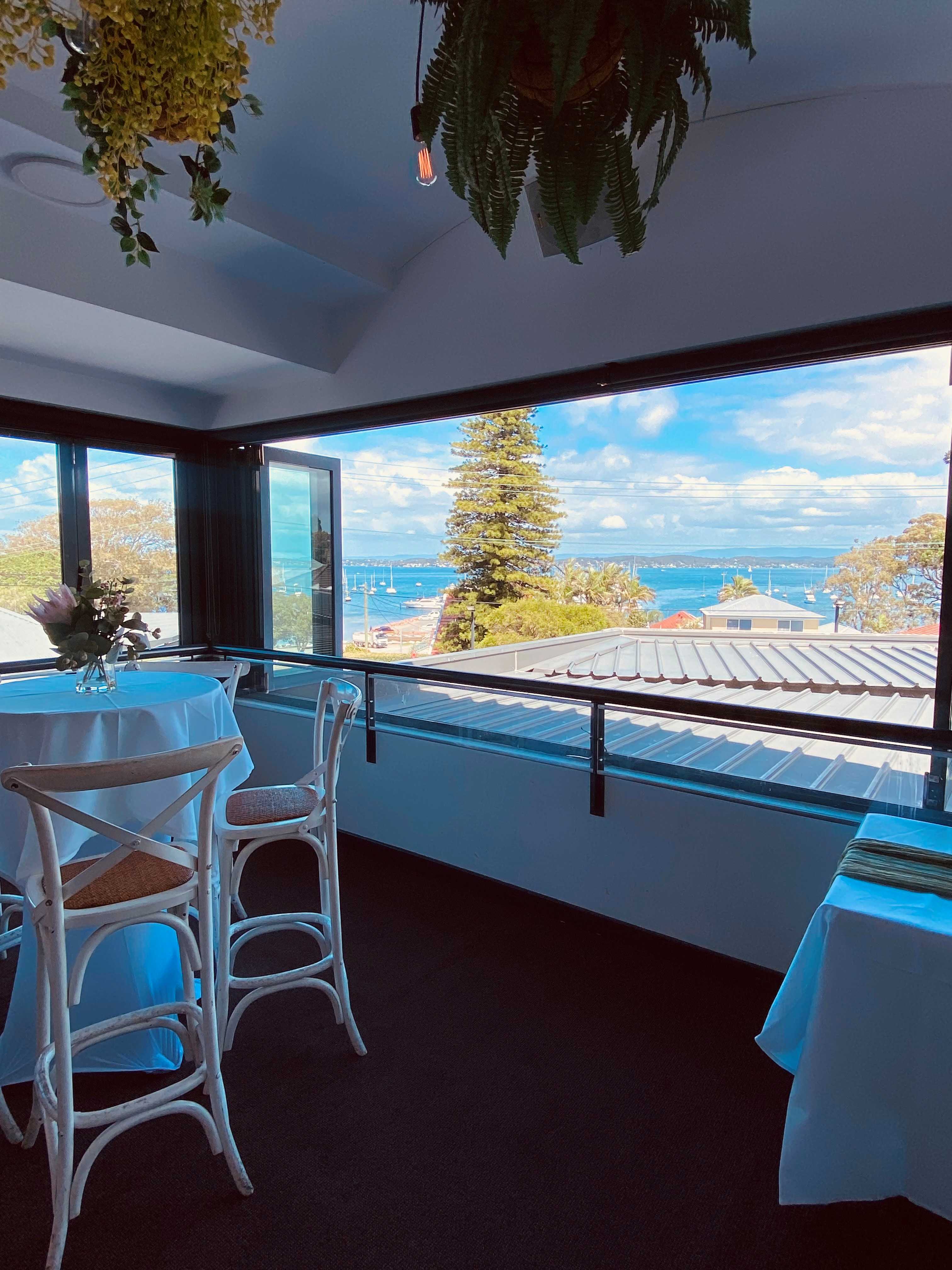 Gunyah Hotel - The Lake View Room