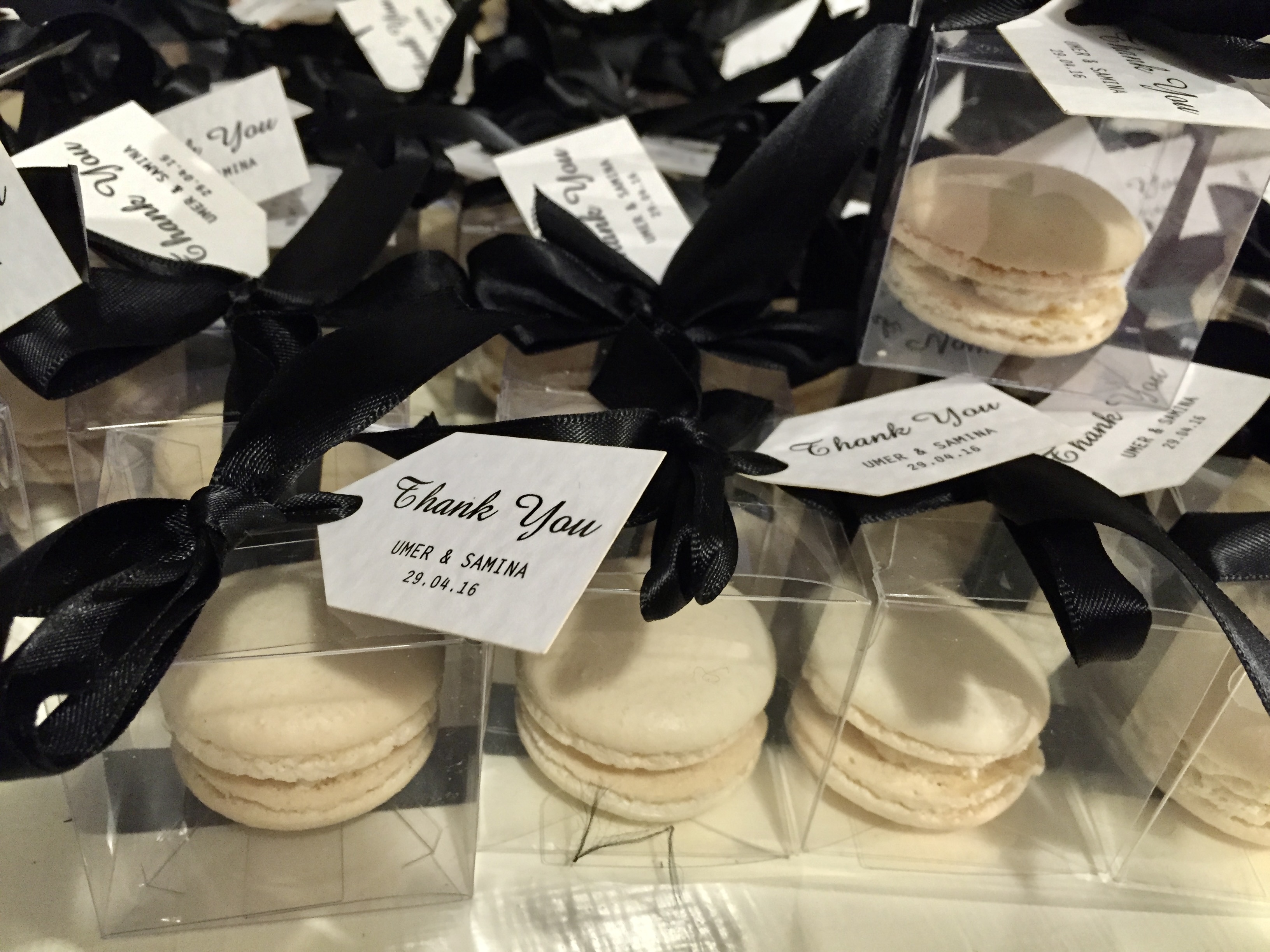 Hot Sugar Macarons SupplierHero Wedding Bomboniere