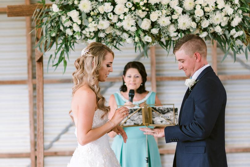 Jane Silich Perth Marriage Celebrant available for weddings, bride groom ceremony flower installation