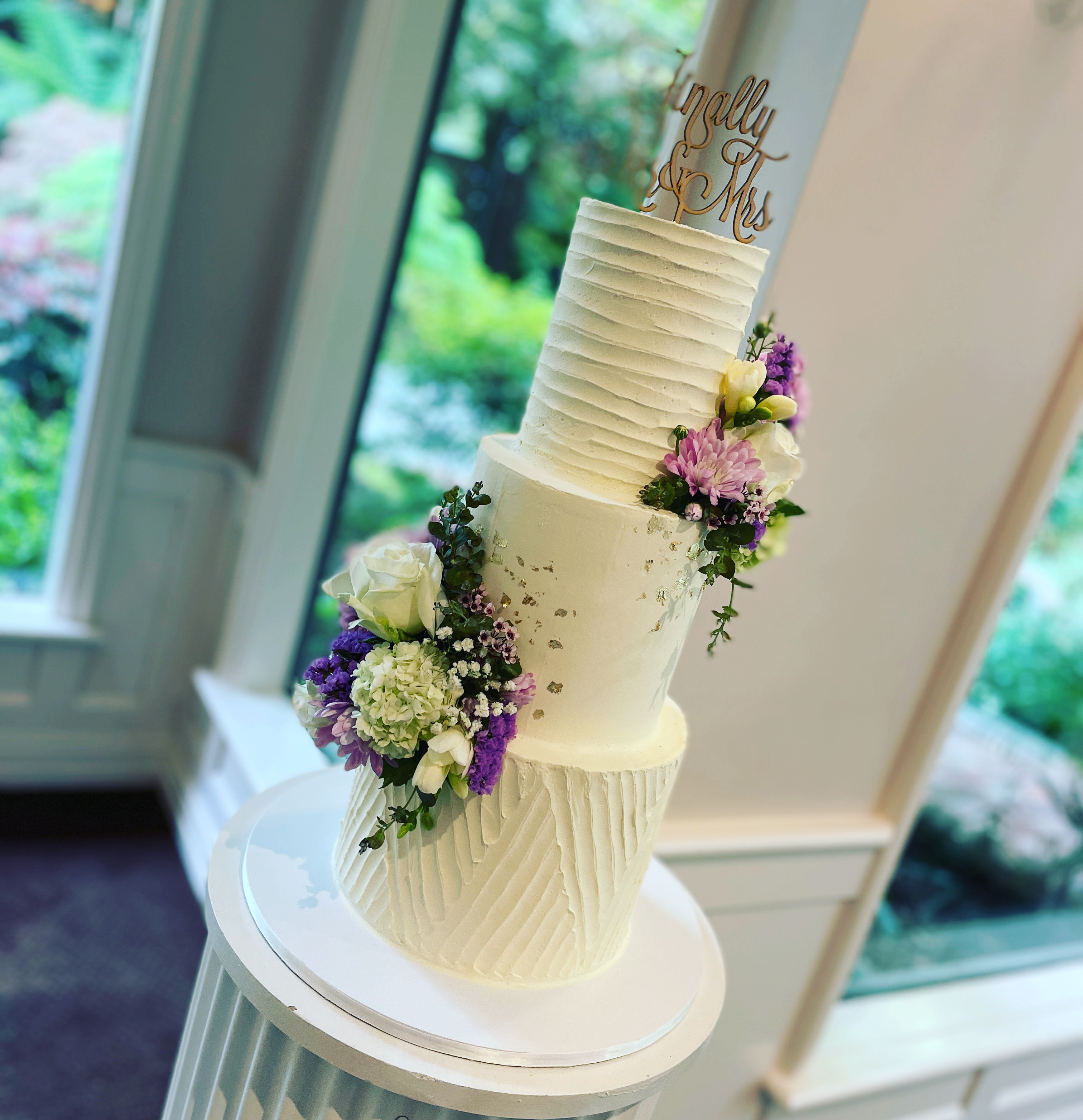 LazyCakes by Lauren SupplierHero Wedding Cakes