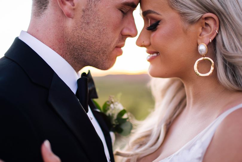 Love & Other Photography SupplierProfileLive Wedding Photography