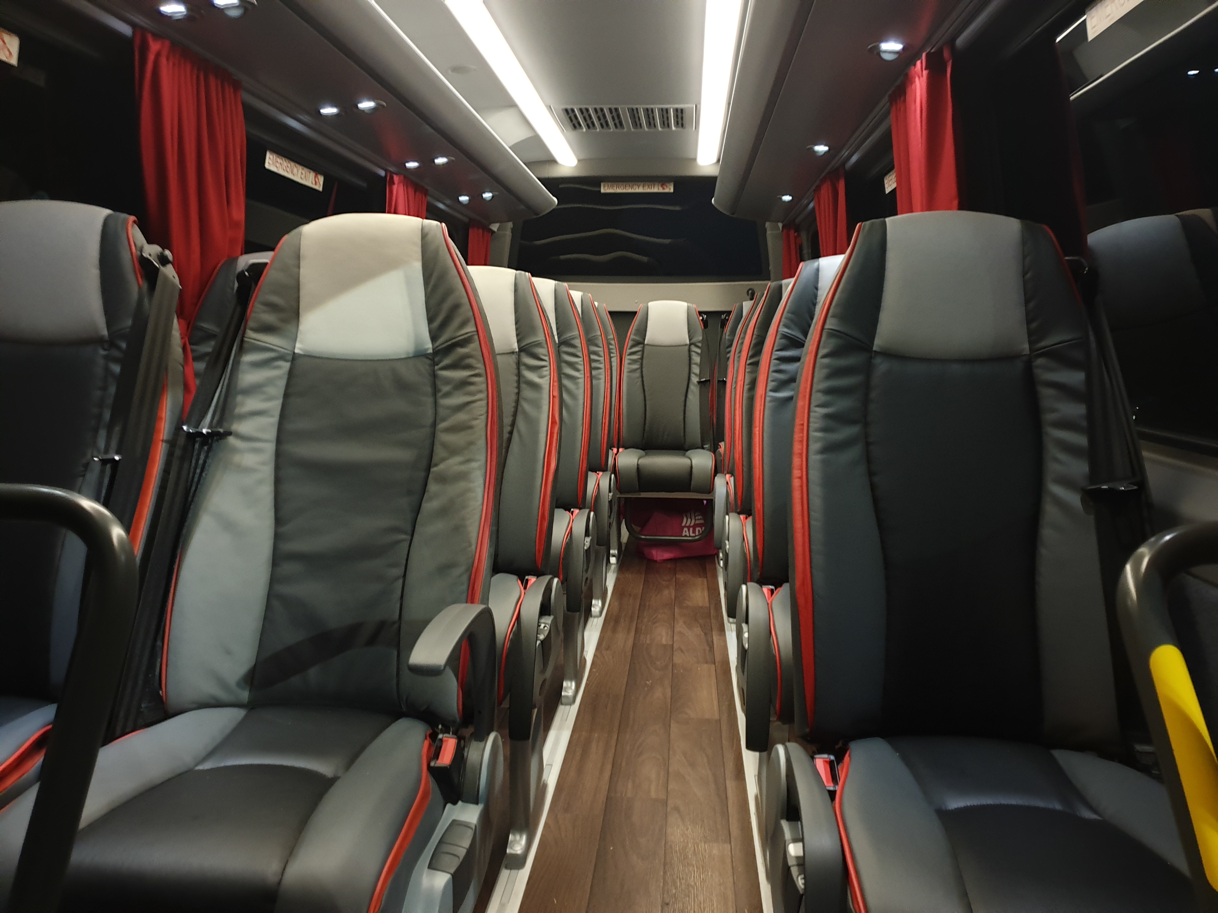 Lux Bus Melbourne SupplierHero Wedding Cars