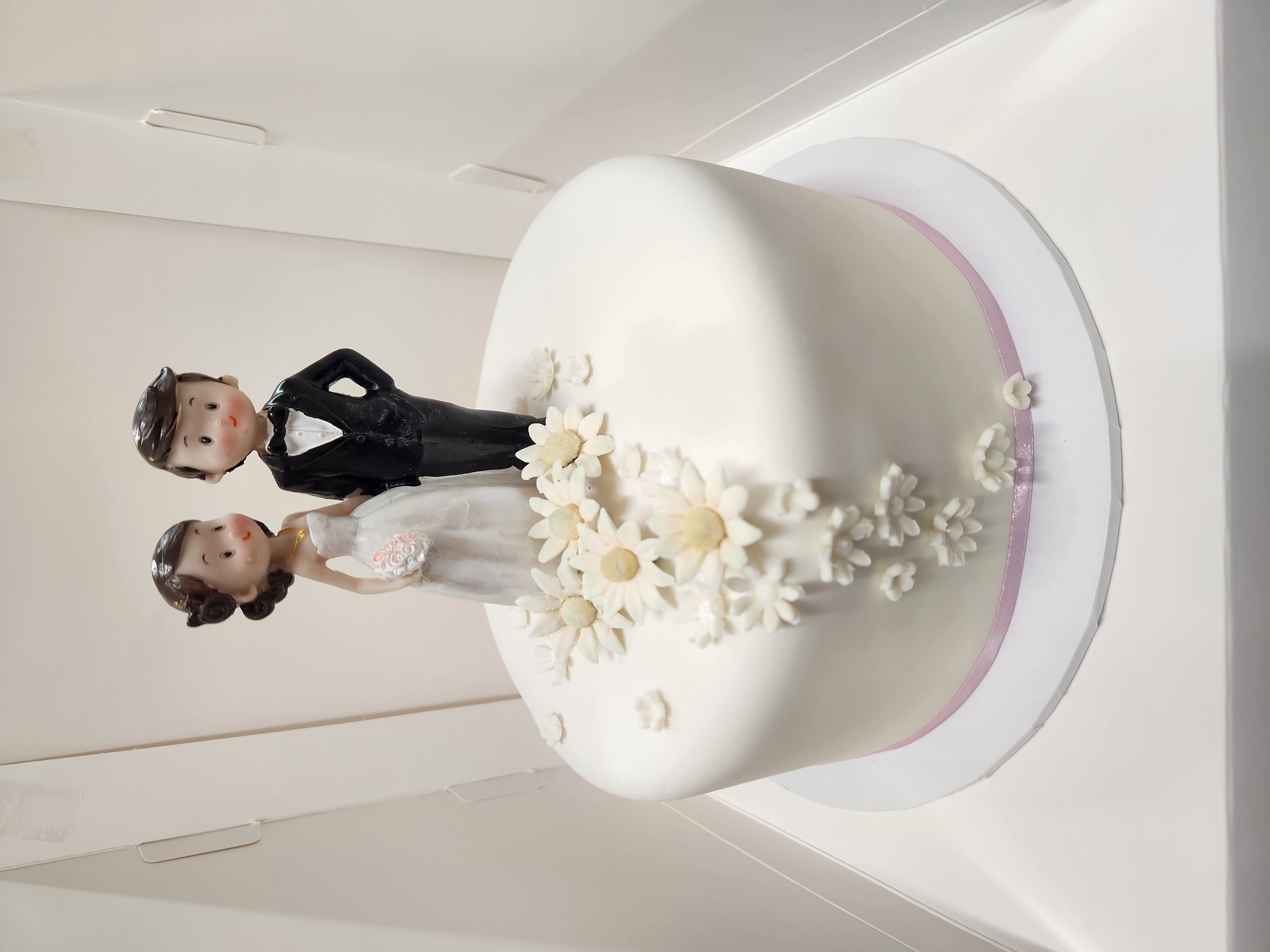 My Delicious Cakes & Decorating SupplierHero Wedding Cakes