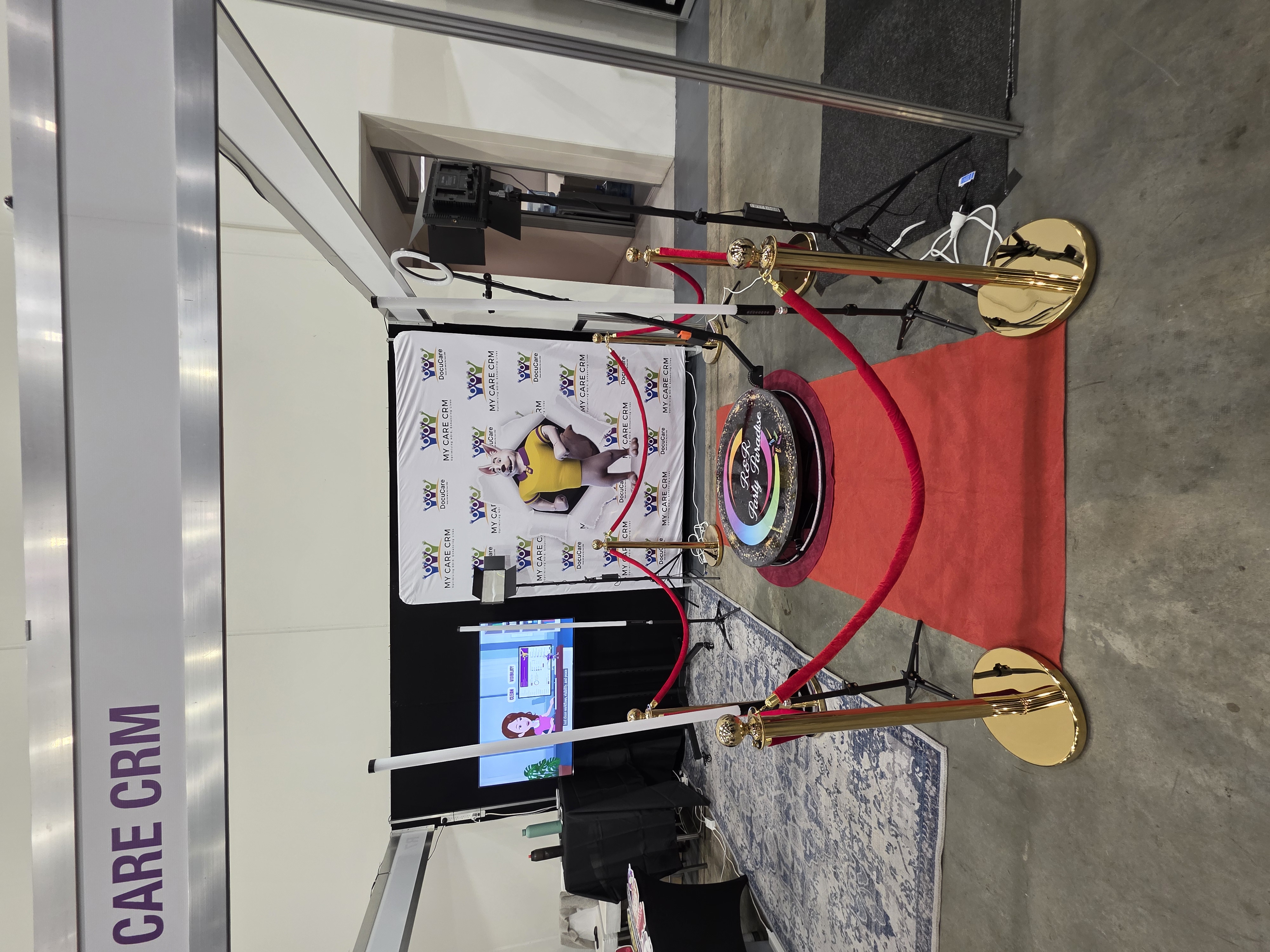 R&R Party Paradise SupplierHero Wedding Photo Booth