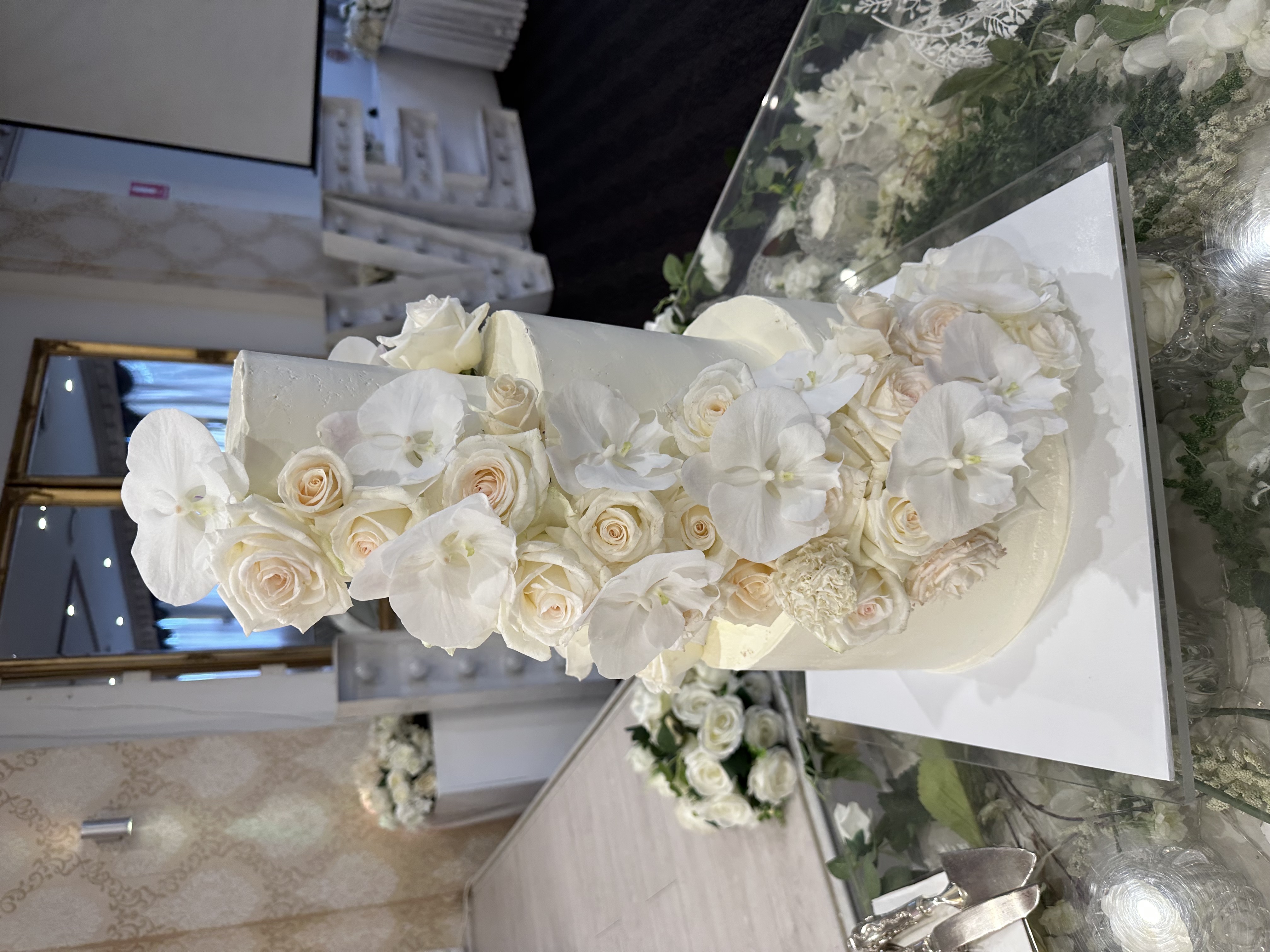 Sweet Dreams Sydney SupplierHero Wedding Cakes