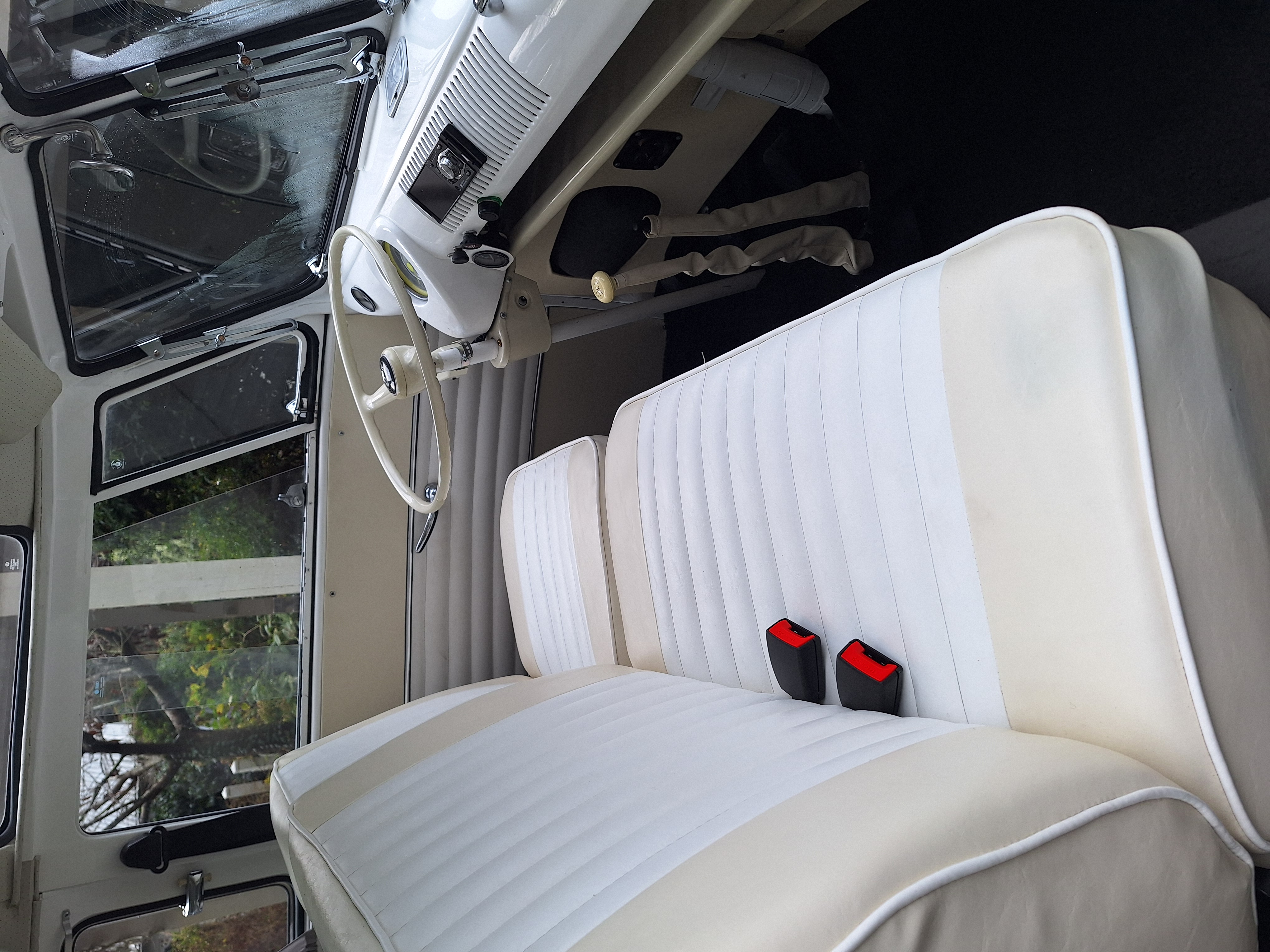 Valley & Ranges Kombi Co SupplierHero Wedding Cars