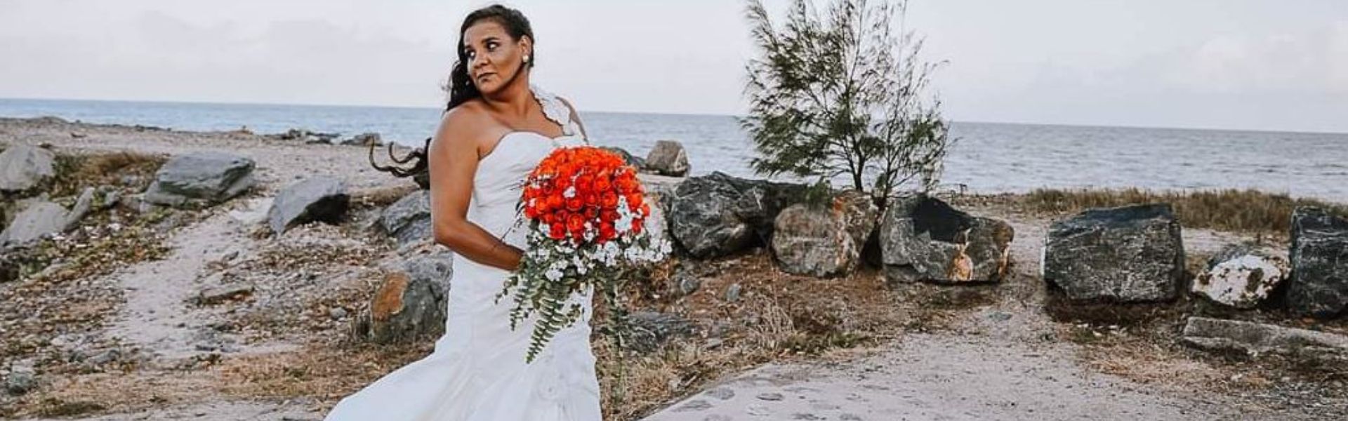 Wonthaggi Wooden Roses SupplierHero Wedding Flowers